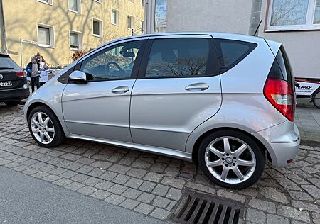 Mercedes-Benz A 180 A180 Avantg./Klima/Bluetooth/SHZ/PDC/Teilleder