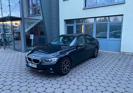 BMW 330d xDrive Automatic - CarPlay