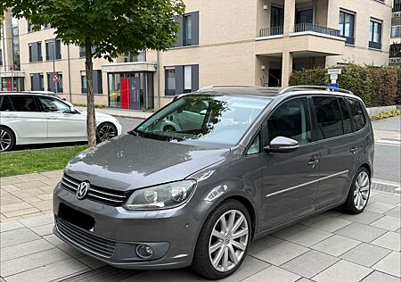 VW Touran Volkswagen 2.0 TDI DSG Highline 7 Sitze