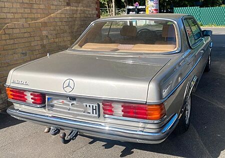 Mercedes-Benz 230 W123C