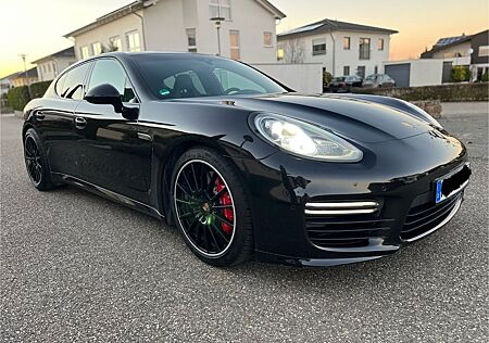 Porsche Panamera GTS *Bose* *Alcantara* Sportabgasanlage