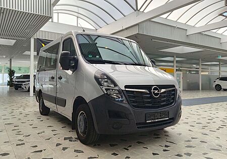 Opel Movano mit elektrische Rollstuhlbühne