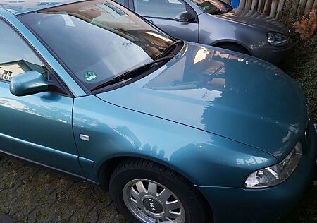 Audi A4 1.6 -