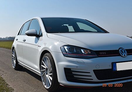 VW Golf Volkswagen 2.0 TSI BMT GTI Performance AHK