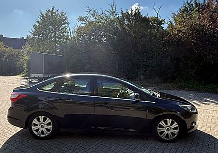 Ford Focus 1,6 EcoBoost 110kW Champions Edition C...