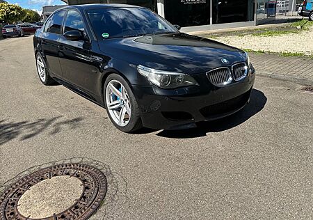 BMW M5 V10 TÜV AU NEU