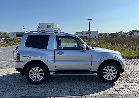 Mitsubishi Pajero 3,2 DI-D Instyle Automatik