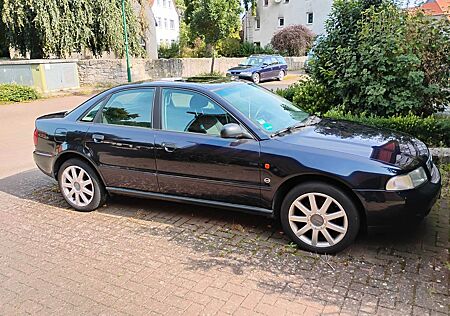 Audi A4 1.6 -