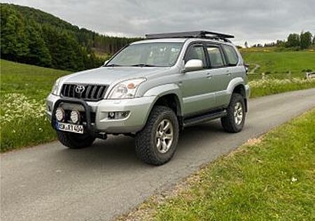 Toyota Land Cruiser 3.0 - Höher, Stedi, viel neu