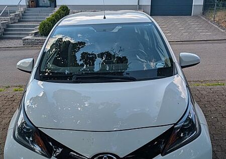Toyota Aygo (X) Aygo (X) 1,0-l-VVT-i x-play Team Deutschland...