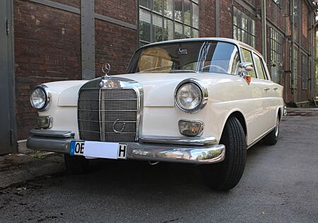 Mercedes-Benz 190