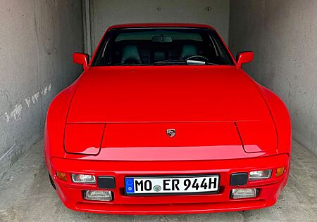 Porsche 944 2,5L BJ 1984 75TKM indisch rot Frame off