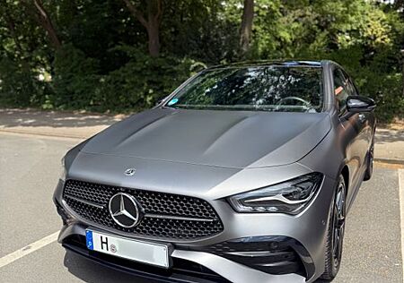 Mercedes-Benz CLA 200 AMG Paket, Panorama, Mountain Grey Magno