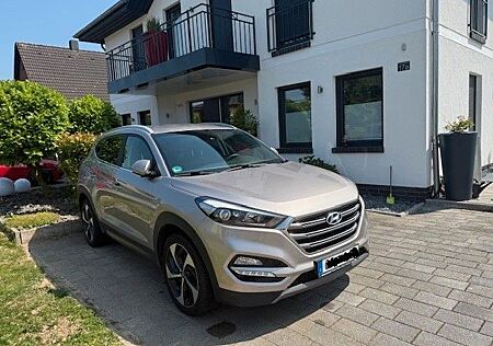 Hyundai Tucson gebraucht kaufen Hyundai Tucson 2.0 CRDi 100kW Style 2WD Style
