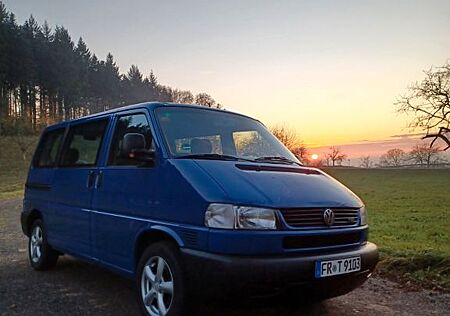 VW T4 Caravelle Volkswagen 2.5 TDI 111kW Standard