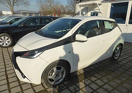 Toyota Aygo (X) Aygo -play touch Kamera 43400 KM Alu Tempo