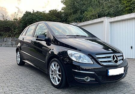 Mercedes-Benz B 180 AUTOMATIK.SPORTPAKET.KLIMA.NAVI.SITZHEIZUN