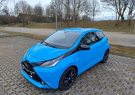 Toyota Aygo (X) -Cite Navi, 8-Fach, Kamera, Versiegelung