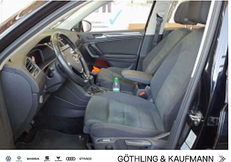 VW Tiguan Allspace Volkswagen R-Line 2.0TDI DSG*Navi*PANO*AHK*