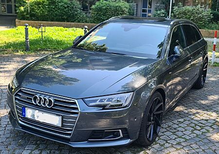 Audi A4 2.0 TFSI quattro Avant/HUD/Matrix/Stand