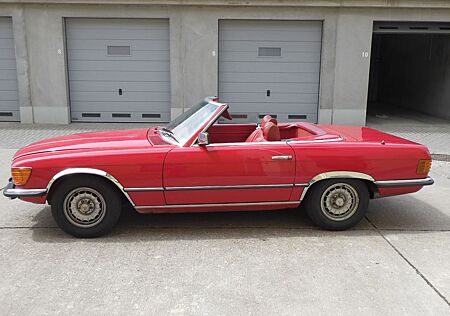 Mercedes-Benz SL 280 rote Schönheit, Blickfang