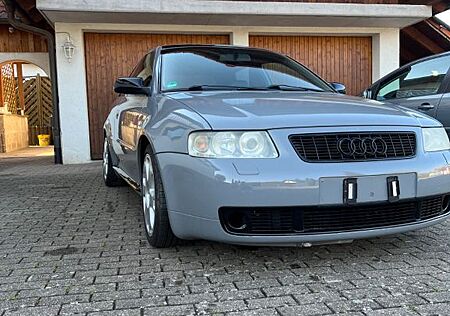 Audi S3 1.8T quattro -