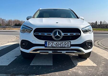 Mercedes-Benz GLA 250 4MATIC DCT -