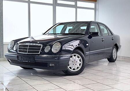 Mercedes-Benz E 240 Elegance-Tempomat/Telefon/Leder