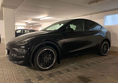 Tesla Model Y Long Range Dual Motor AWD, 20" Alu, AHK