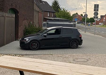 VW Golf Volkswagen 2.0 TSI GTI