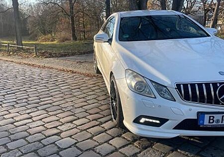 Mercedes-Benz E 250 Coupé CDI BlueEFFICIENCY ELEGANC...
