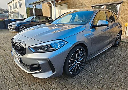 BMW 120i M Sport Steptronic / M-Paket / Sportsitze