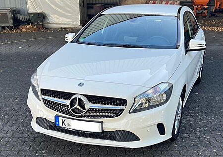 Mercedes-Benz A 180 d BlueEFFICIENCY, 8-Fach bereift, TÜV NEU