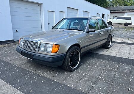 Mercedes-Benz E 260 w124 AMG/ AUTOMATIK/ ALU