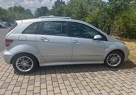 Mercedes-Benz B 200 -