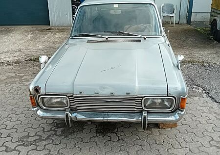 Ford Taunus P7 Kombi 2.0L mit E-Teilen