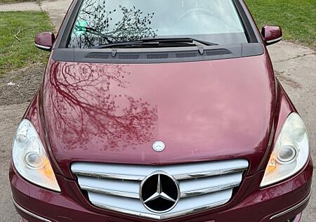 Mercedes-Benz B 200 -