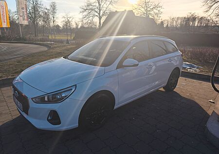 Hyundai i30 1.6 CRDi 81kW, Automatik, Family Paket