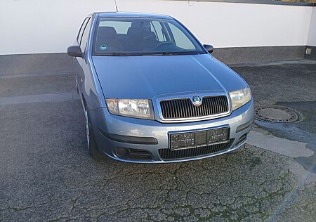 Skoda Fabia Cool Edition Kühlfach Klimaanlage ZV Radio