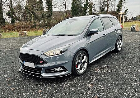 Ford Focus 2,0 ST Leder-Exklusiv-Paket Turnier