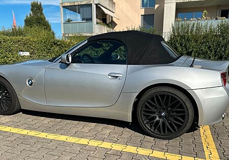 BMW Z4 Roadster 3.0si - M-Paket - 8-fach bereift