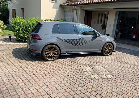 VW Golf Volkswagen 2.0 TSI 213kW OPF DSG GTI TCR AKRAPOVIC