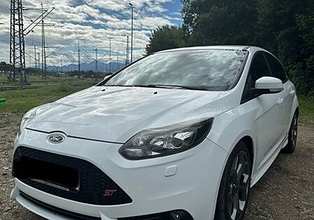 Ford Focus 2,0 EcoBoost ST Leder-Sport-Paket ST