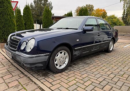 Mercedes-Benz E 240