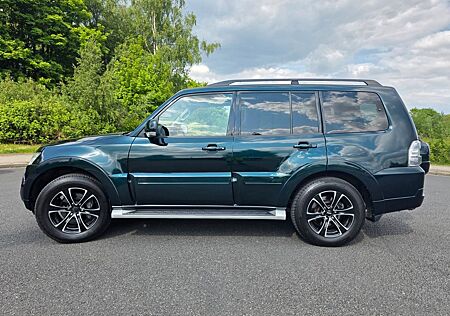 Mitsubishi Pajero 3,2 DI-D V80 4WD Instyle Automatik Panor.