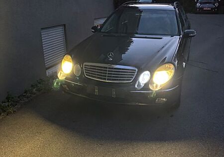 Mercedes-Benz E 220 CDI T AVANTGARDE