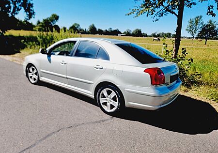 Toyota Avensis Executive 1.8-l-VVT-i / Klima