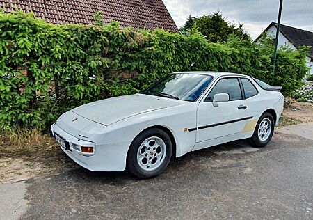 Porsche 944