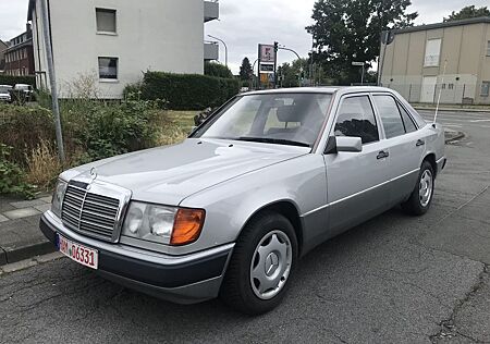 Mercedes-Benz 230