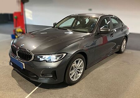 BMW 330e Advantage Automatik